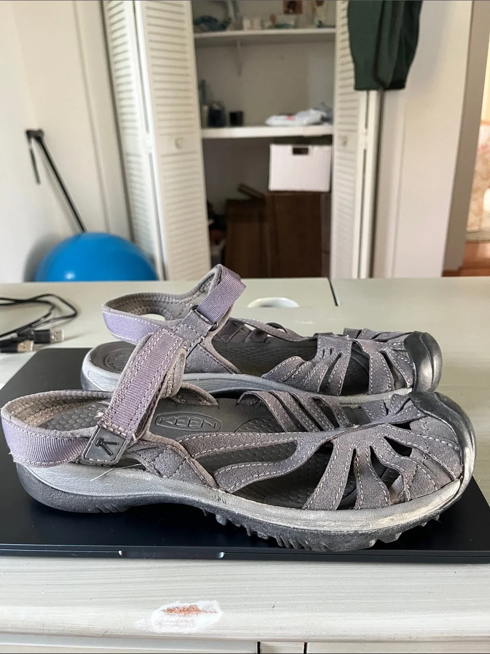 Keen Sandals Sz 8.5 Gray